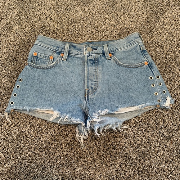 Levi’s 501 Mid-Rise Short 24 - Picture 2 of 2